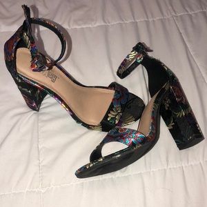 ✨NEED GONE✨Floral Heels, BRASH